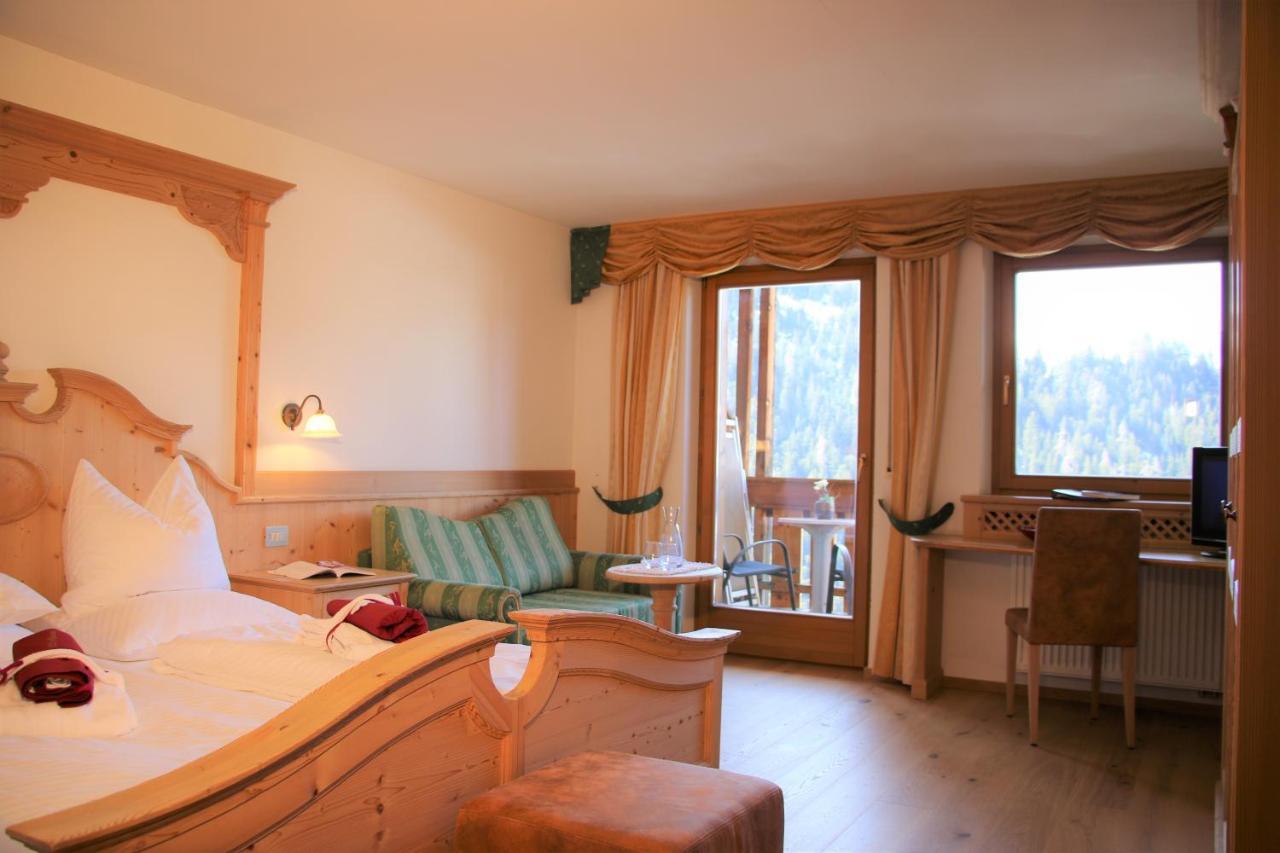 Hotel Alpenrose Dolomites La Valle Exterior photo
