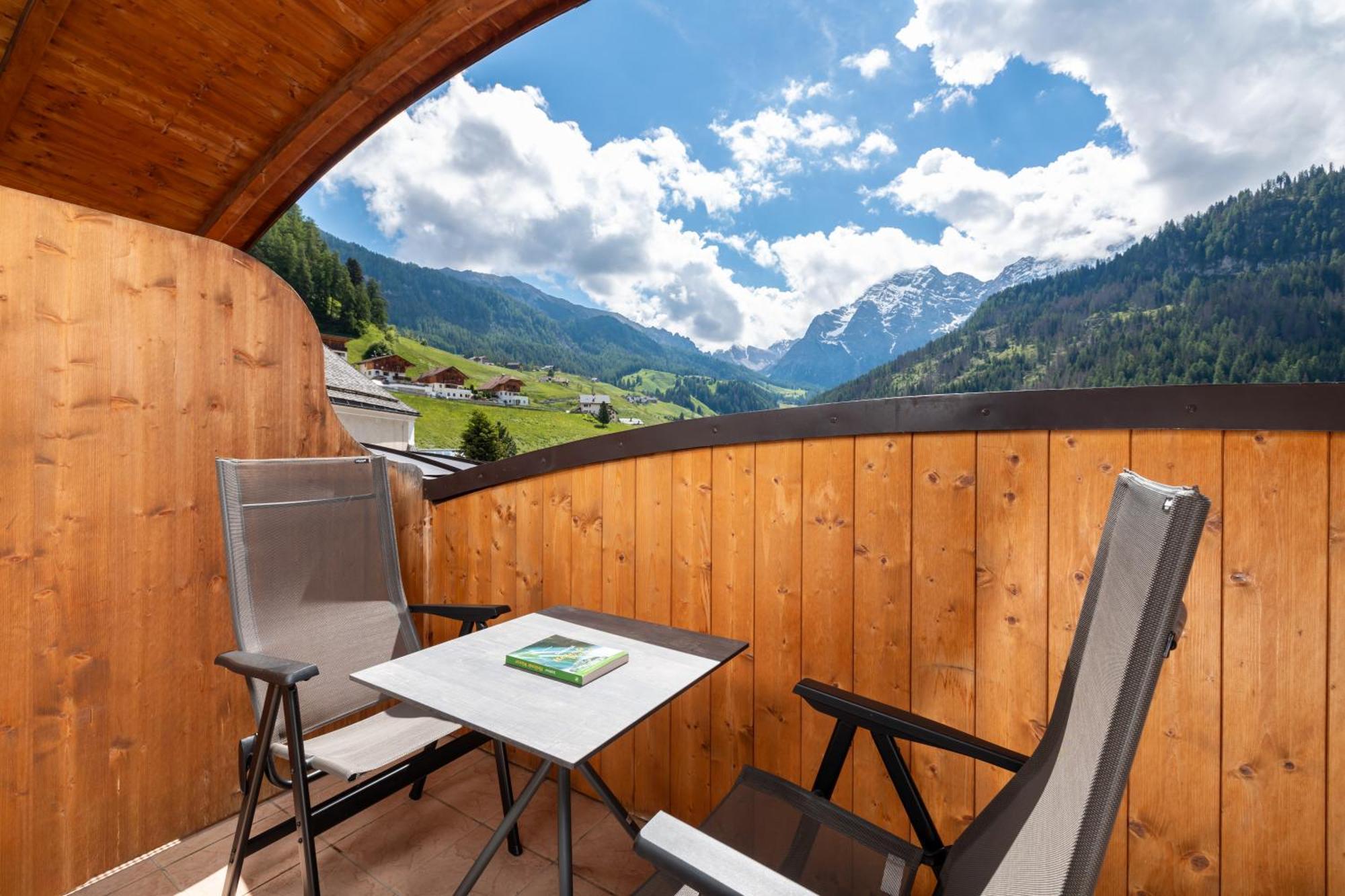 Hotel Alpenrose Dolomites La Valle Exterior photo