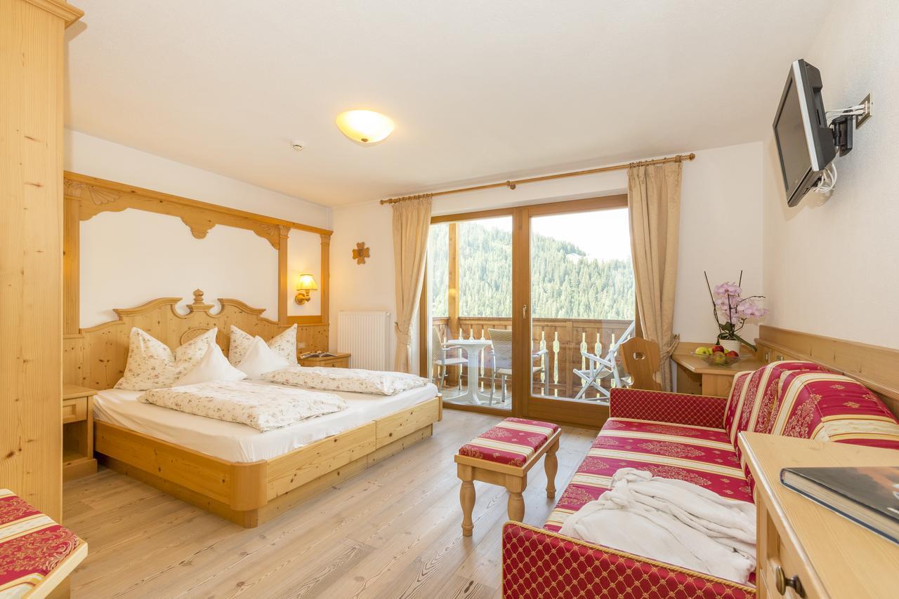 Hotel Alpenrose Dolomites La Valle Exterior photo